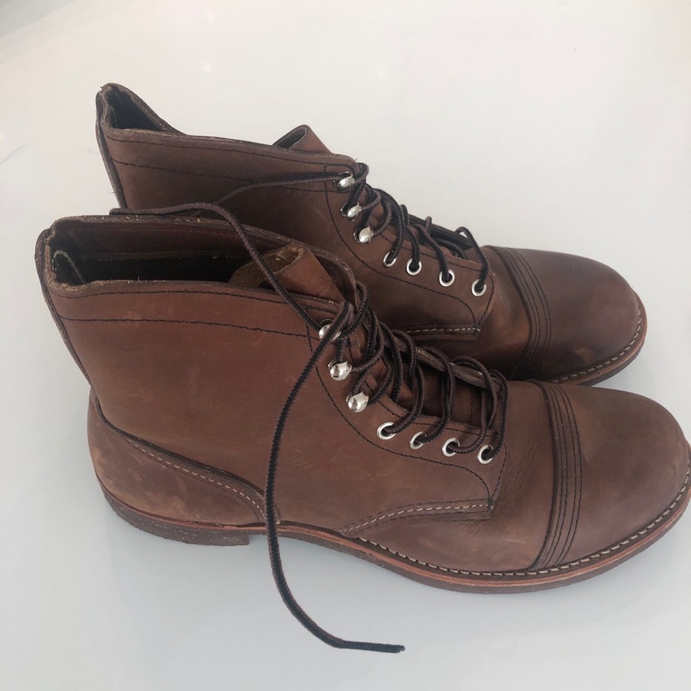 Redwing heritage men’s iron ranger 8111 NEVER WORN